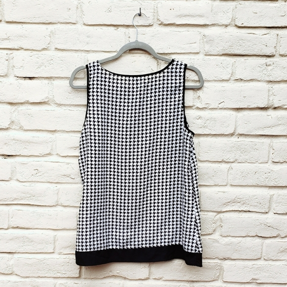 Women's Houndstooth Sleeveless Blouse - Picture 2 of 3